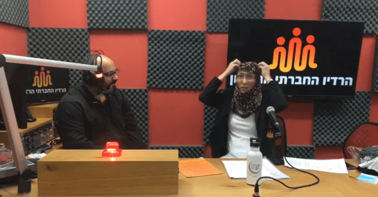 ריאיון ברדיו החברתי הראשון - למה צריך לדעת ערבית, מעמד האישה באסלאם, רעלות וקריקטורות