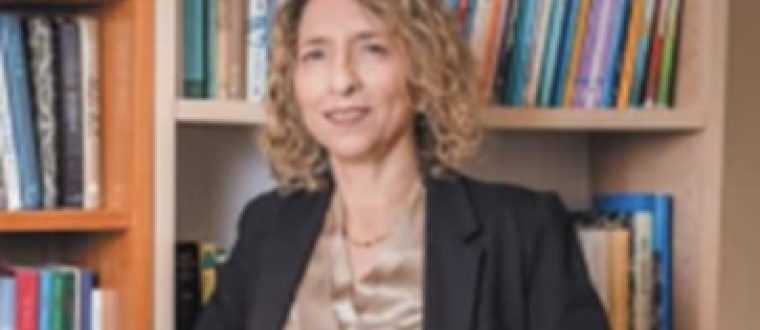 מדף הספרים המיוחד שלי ומה השתנה מאז 7 באוקטובר? ריאיון למדור "אוסף פרטי"